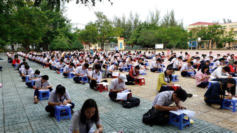 Vietnamese School Makes Students Sit For Preparation Exams In School Yard To Prevent Them From ...