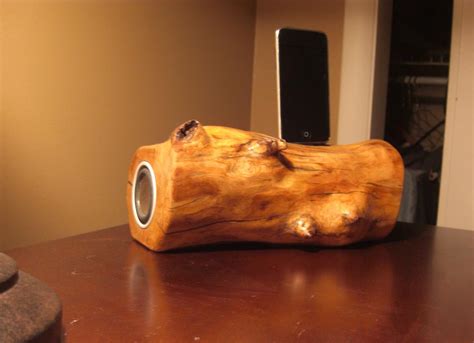 Handmade Wooden iPod Dock Speaker | Gadgetsin