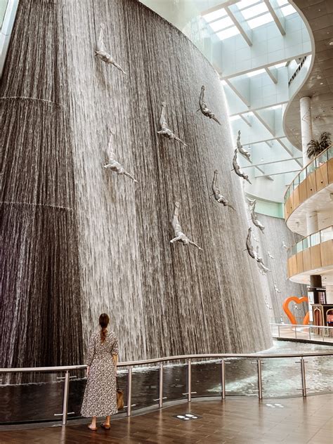 Dubai Mall Waterfall: All You Need To Know