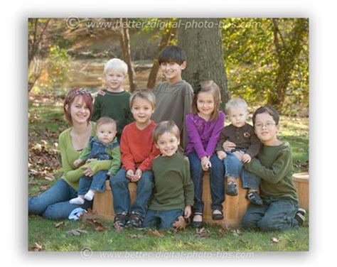 5 Outdoor Family Portraits-Poses You Can Copy-Make You Portraits Great