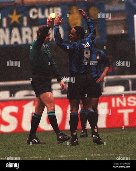 Paul ince inter milan receives a yellow card v napoli hi-res stock photography and images - Alamy