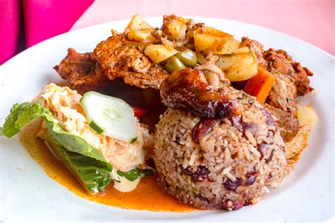 How to Cook Belizean Stewed Chicken - Belize Budget Suites