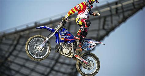 FMX Body Varials: Flips above/next to the Bike