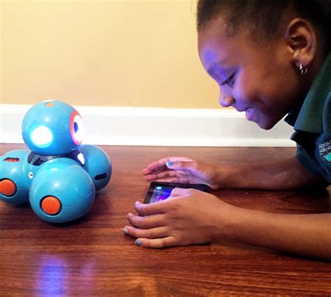 Encourage STEM Learning and Robotics with the NEW Dash Robot @WonderWorkshop #TechToys @BestBuy