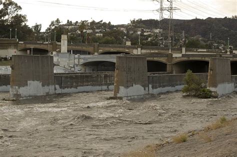 Los Angeles River’s Banks to Be Raised to Guard Against El Niño ...