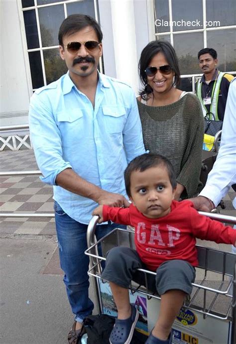 Celeb Spotted – Vivek Oberoi with his family at Jodhpur Airport ...