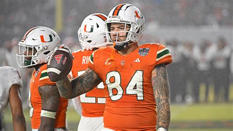 Miami TE Announces Return For Ninth Season Of College Football