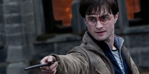 Harry Potter's Iconic Wand and Spectacles From the Film Are For Sale ...