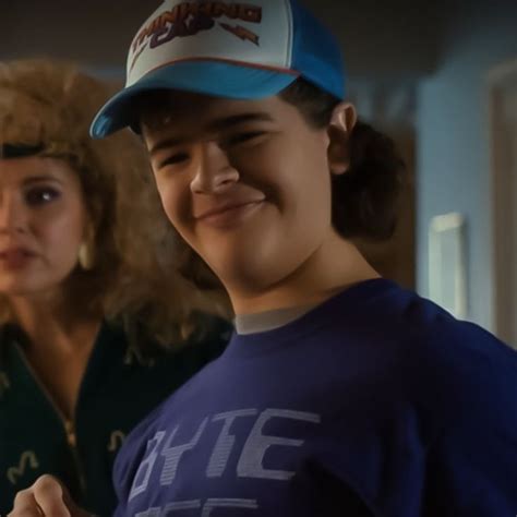 gaten matarazzo as dustin henderson in stranger things season 4