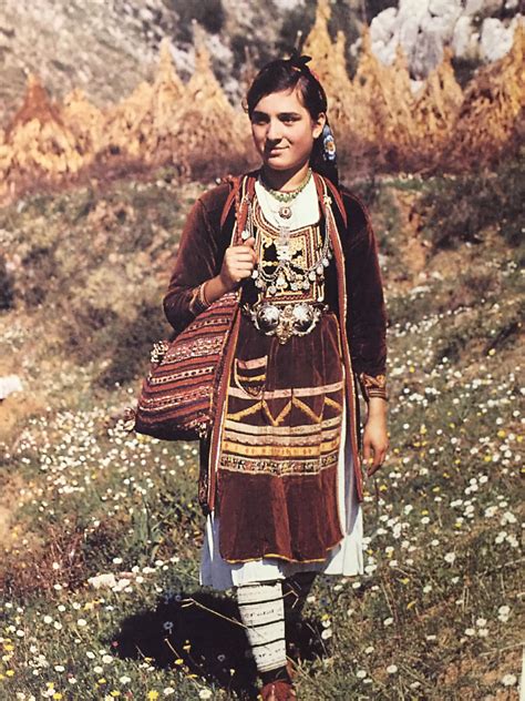 Albanian folk costume from Saranda | Albanian clothing, Traditional outfits, Russia clothes