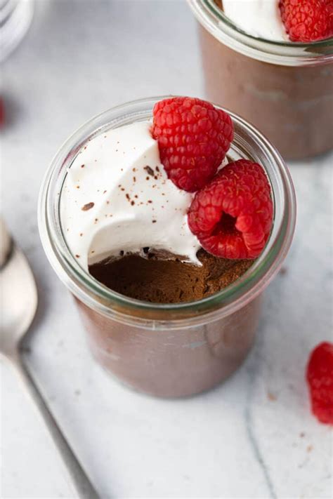 Avocado Chocolate Mousse {Velvety Smooth} - FeelGoodFoodie