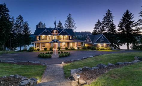 $1.95 Million Shingle Style Lakefront Home In Oregon City, OR | Homes of the Rich