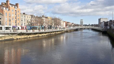 Dublin's Liffey Swim to go ahead despite poor water quality - BBC News