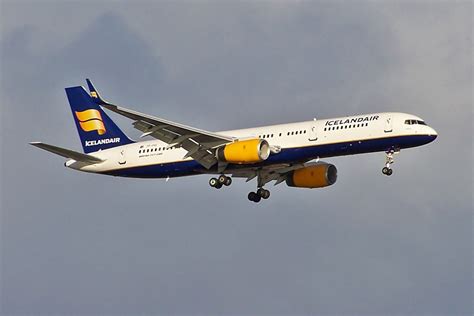 Icelandair Boeing 757-200 near Glasgow on Nov 17th 2013, engine shut down in flight | AeroInside