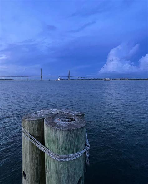 Mystical blue sunset over the Charleston Harbor #charlestonsc #charlestonharbor : r/Charleston