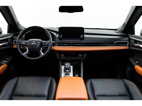 2023 Mitsubishi Outlander: 53 Interior Photos | U.S. News