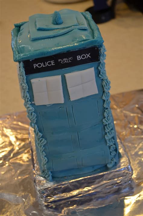 Laurie's Cake Hobby: The TARDIS Cake