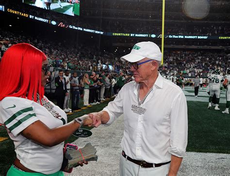 Sexyy Red has 'so much fun' at Jets opener with Woody Johnson