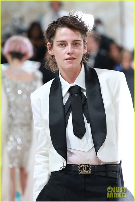 Kristen Stewart Pays Homage to Karl Lagerfeld at Met Gala 2023: Photo ...