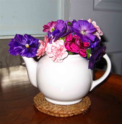 jabblog: Today's Flowers #159 Teapot flowers