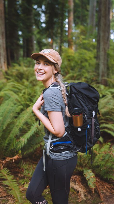 What To Wear Hiking as a Woman | Cute hiking outfit, Summer hiking outfit women, Hiking outfit