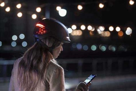 FARO Smart Helmet with Front & Rear Lights, Turn Signals and Fall Detection | Gadgetsin