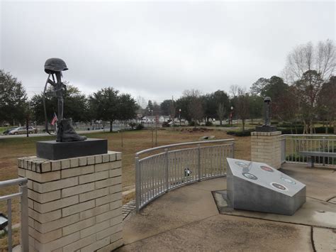 Veterans monument in front of Alachua City Hall | MJRGoblin | Flickr