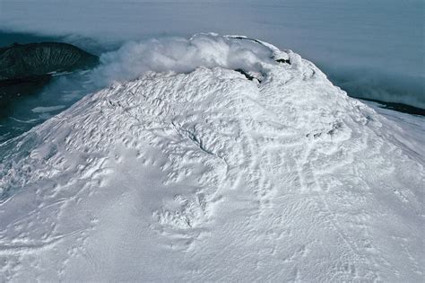 Rare ‘lava lake’ discovered on remote South Atlantic volcano