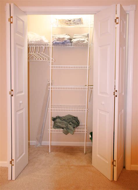 File:Wall-closet.jpg - Wikipedia