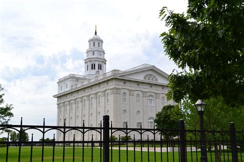 Nauvoo Illinois Temple Photograph Gallery | ChurchofJesusChristTemples.org