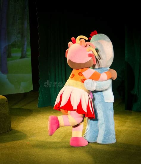 Upsydaisy Kissing with Igglepiggle Editorial Stock Image - Image of ...