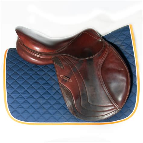 CWD 17 IN CWD Saddle Medium Tree 2015 Jumping Close-Contact at Chagrin Saddlery Main