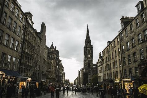 Edinburgh city centre faces a danger of "slow death" - TAN