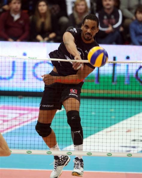 WorldofVolley :: TOP 10 players with highest volleyball spike touches of all time!