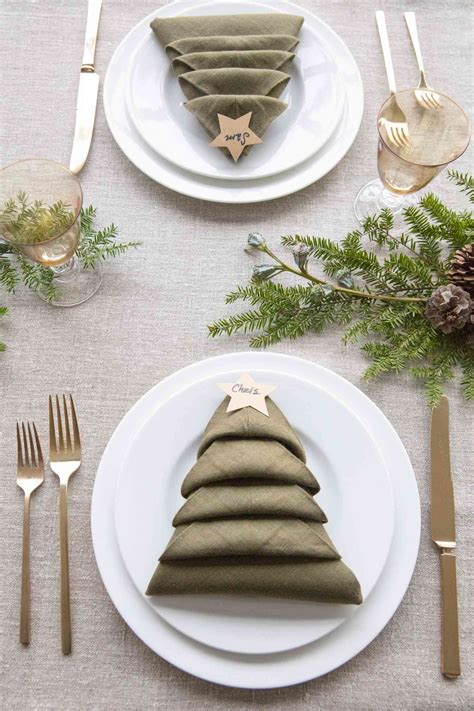 How to Make a Christmas Tree Napkin Fold (With Step-by-Step and Video)