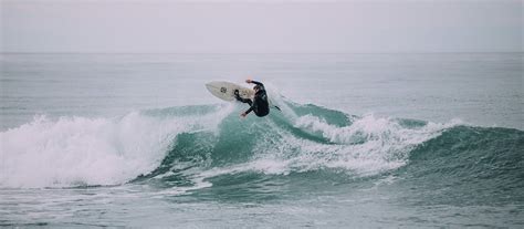 The Ultimate List of Surfing Tricks | OMBE