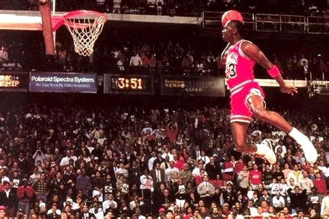 Why is Jordan's 1988 free throw line dunk more famous than his 1985 one ...