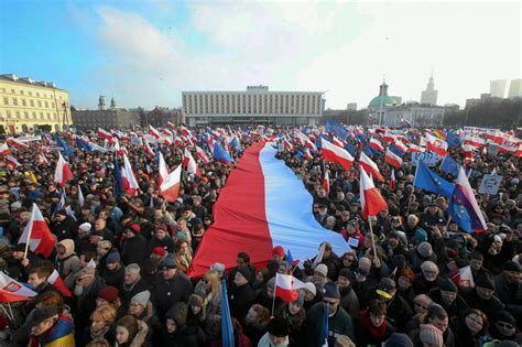 Poland protests: Anti-government demonstrators march in Warsaw to express anger at ...