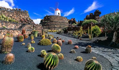 15 Jaw-Dropping Places to Visit in Lanzarote (+ Map!)