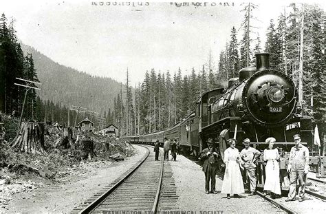 Washington State Historical Society - image of a train at Keechelus ...