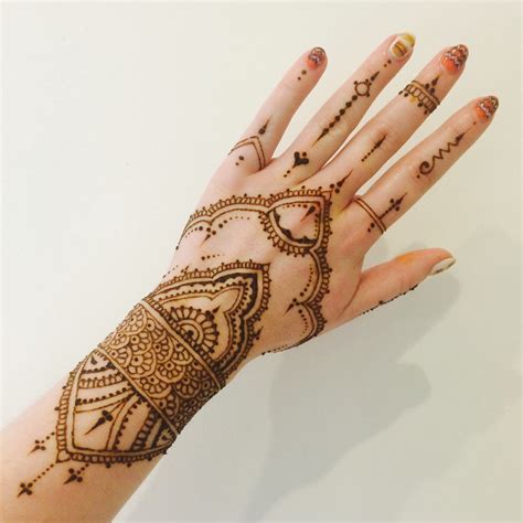 Henna Hands