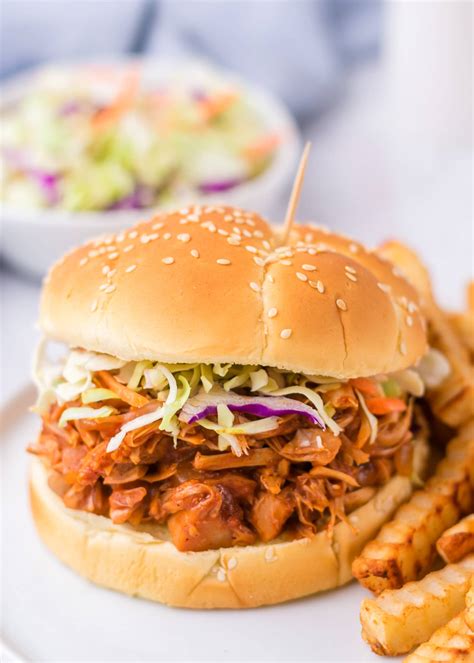 Jackfruit Pulled Pork Recipe {5 Ingredients!} Vegan BBQ Sandwiches