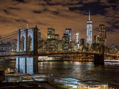 Brooklyn Bridge at Night: NYC Guide to Safety and Skyline Views