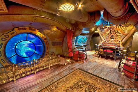Disney Extinct Attractions: 20,000 Leagues Under the Sea Submarine Exhibits - LaughingPlace.com ...