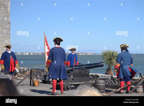 Castillo de San Marcos-Cannon firing reenactment 4 Stock Photo - Alamy