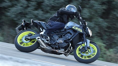 Real Riders: 2016 Yamaha MT-09 Review, Smoother Operator