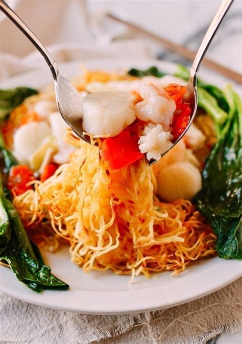 Seafood Pan Fried Noodles: Like the Restaurants Do It | The Woks of Life