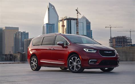 2022 Chrysler Pacifica Hybrid Touring-L Price & Specifications - The ...