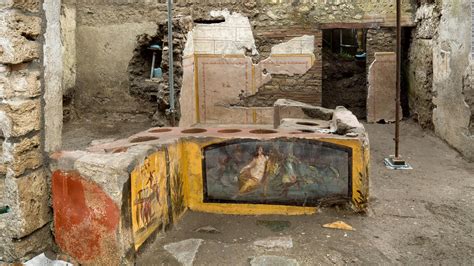 Pompeii discovery: Ancient snack stall uncovered by archaeologists - CNN