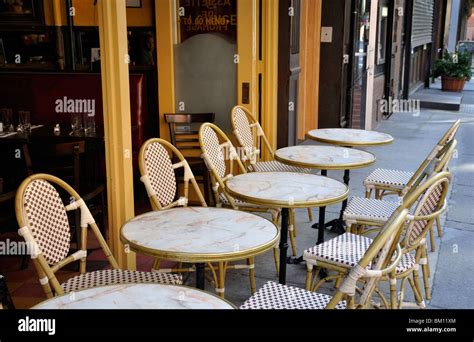 French cafe tables style hi-res stock photography and images - Alamy